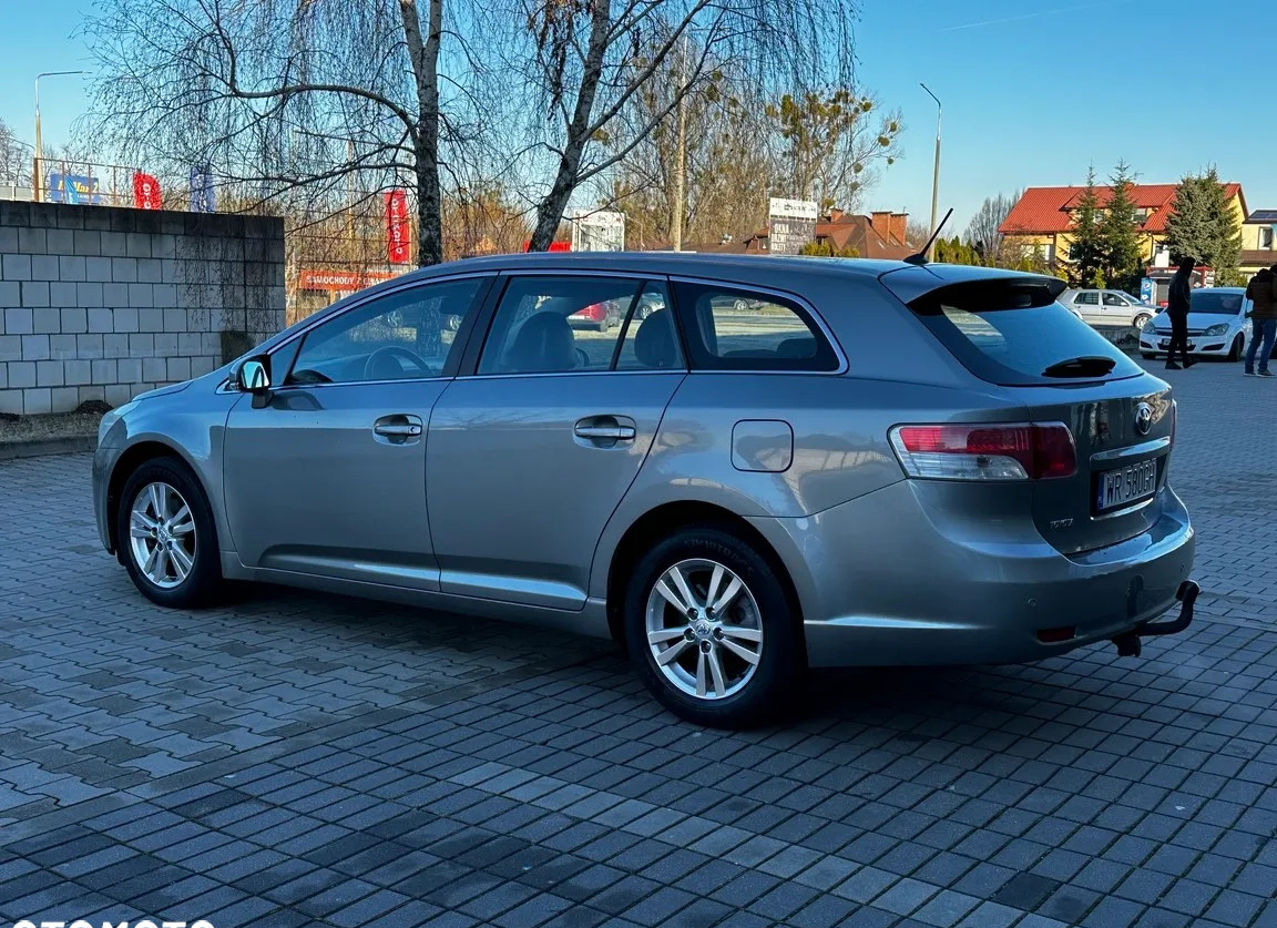 Toyota Avensis cena 29700 przebieg: 240000, rok produkcji 2009 z Radom małe 352